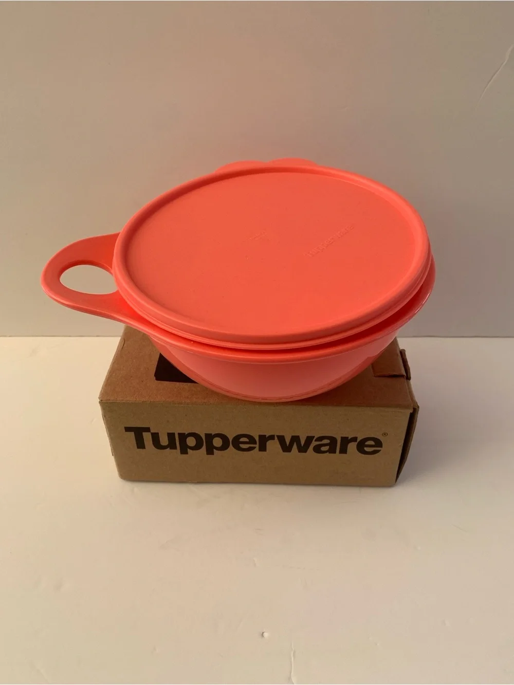 Tupperware Coral-Red Portable Bowl with Loop Lid 1.4L 6 Cup